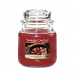 Lumanare Parfumata Borcan Mediu Crisp Campfire Apples, Yankee Candle